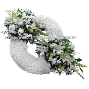 Corona Cruzada con Lilium, Rosas, Lisianthus y Margaritas
