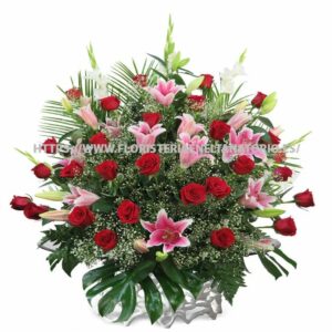 Centro con Lilium, Rosas y Paniculata